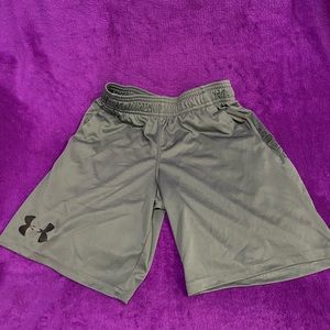 Boys Under Armor shorts size small